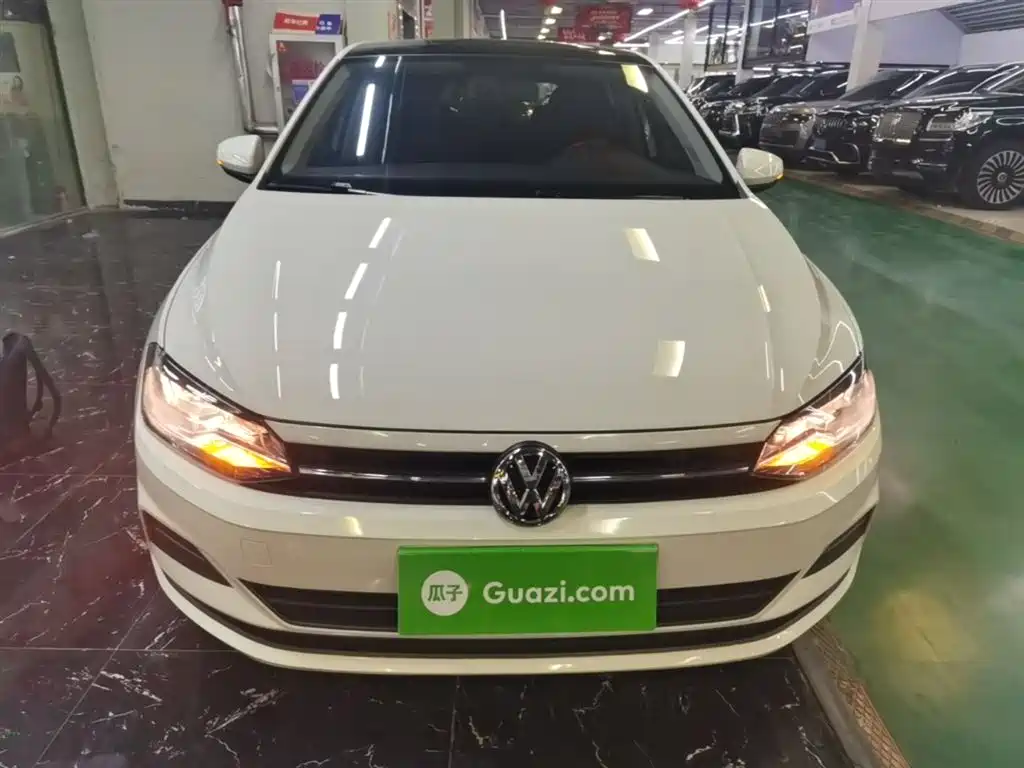 Volkswagen Polo 2019 Plus 1.5L Automatic Panorama Enjoyment Edition фото 3