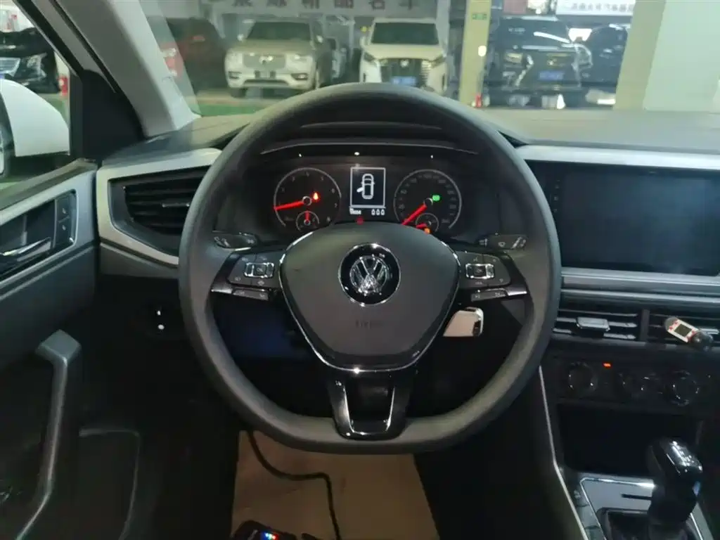 Volkswagen Polo 2019 Plus 1.5L Automatic Panorama Enjoyment Edition фото 11