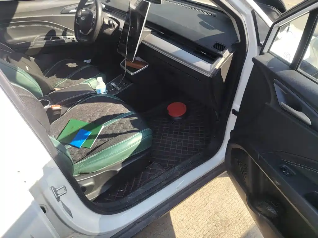 Nezha Auto Nezha V 2022 2021 Standard Range Entertainment Upgrade