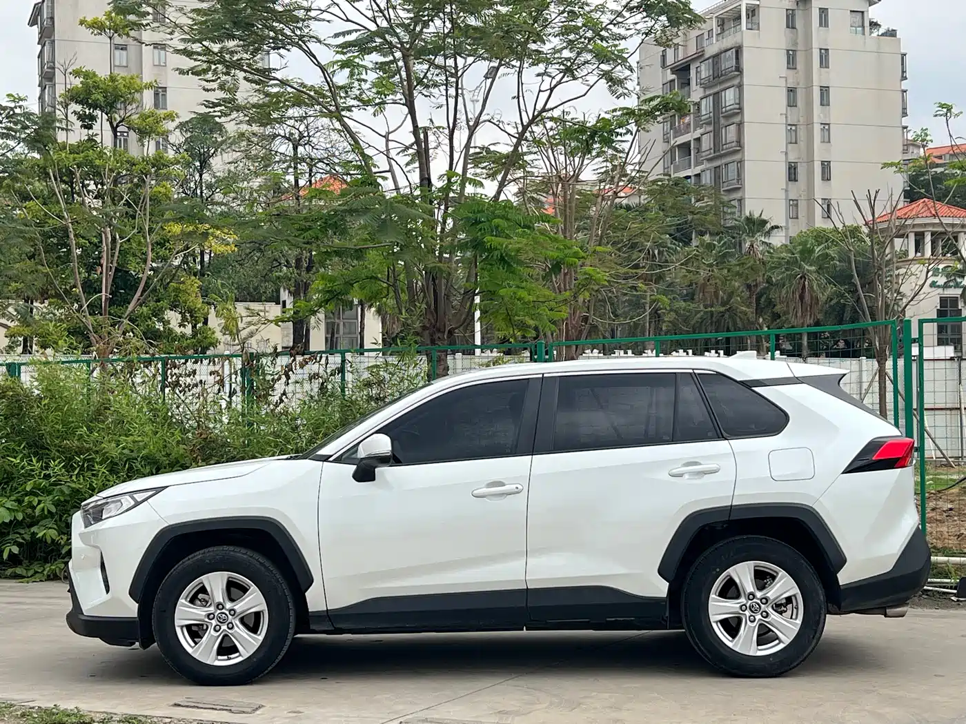 Toyota RAV4 Rongfang 2022 2.0L CVT 2WD Urban Edition фото 3