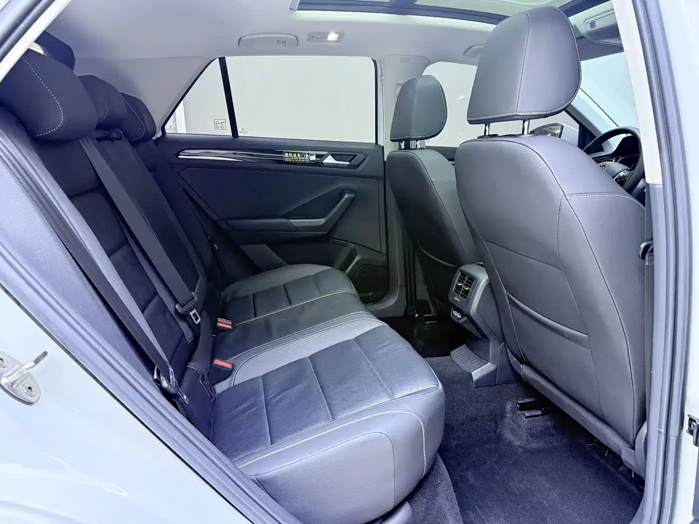 VOLKSWAGEN T ROC EXPLORING SONGS