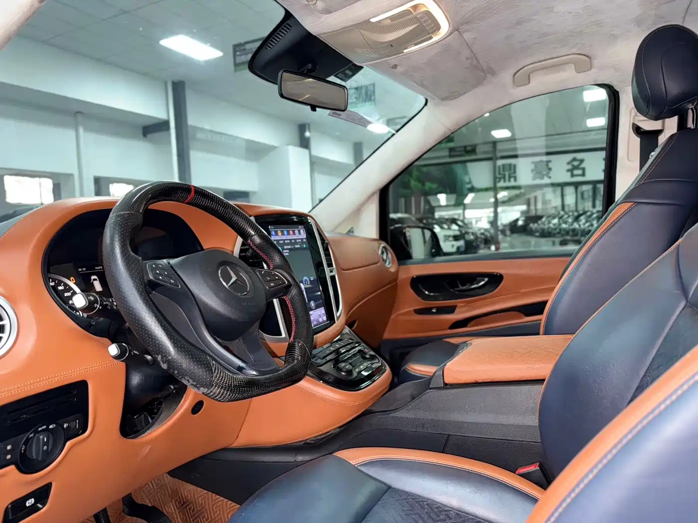 Mercedes-Benz Vito 2018 2.0T Business Edition China VI фото 7