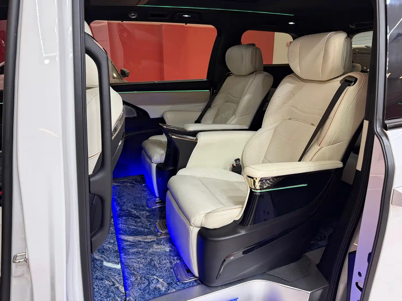 GAC Trumpchi Trumpchi M8 2023 Model Master Series Hybrid Royal Edition фото 11