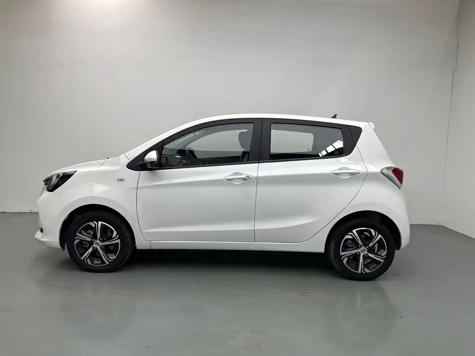 Photo 3 - Changan Benben E-Star