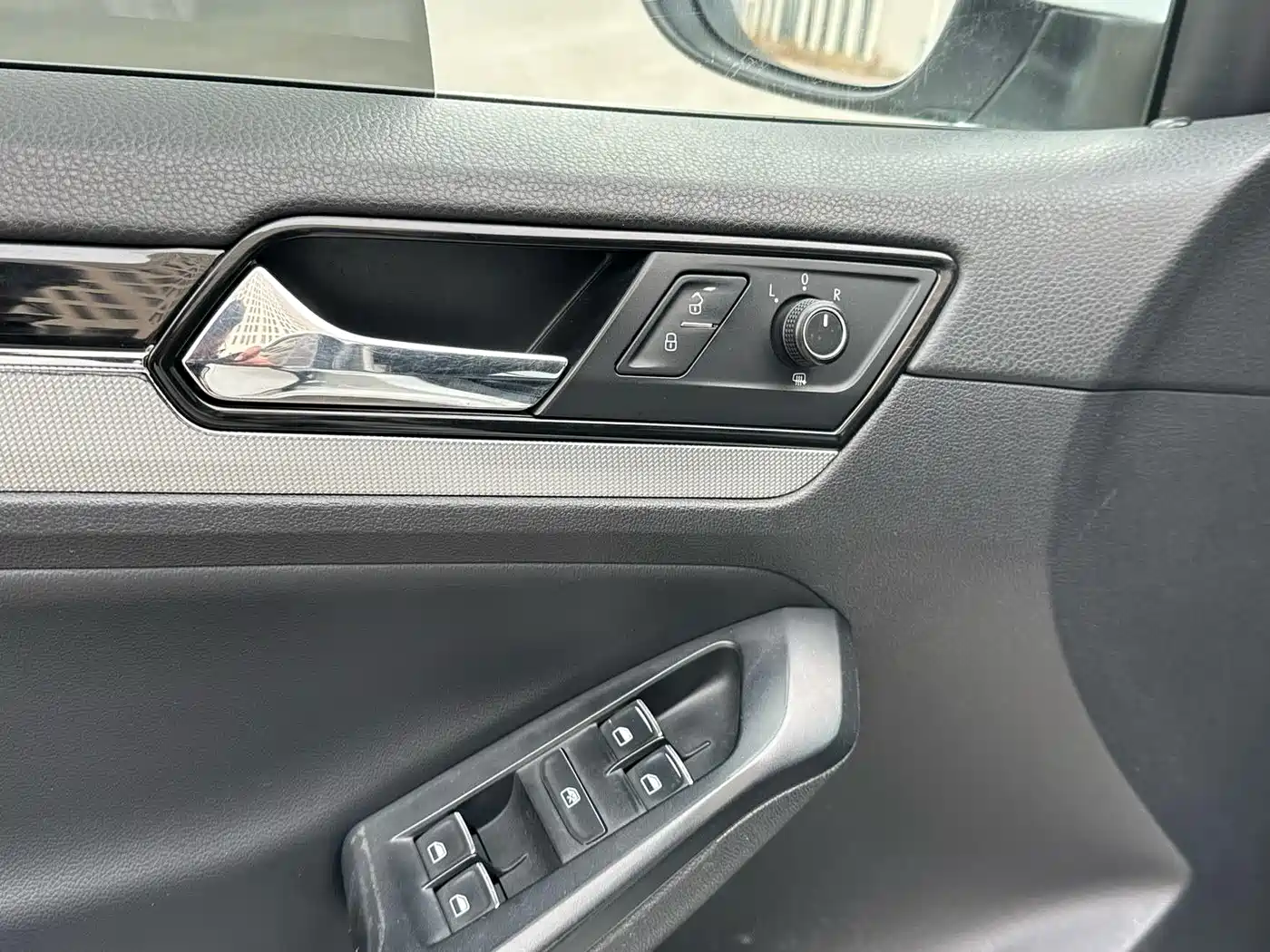 Volkswagen Sagitar 2018 1.6L Automatic Comfort фото 15