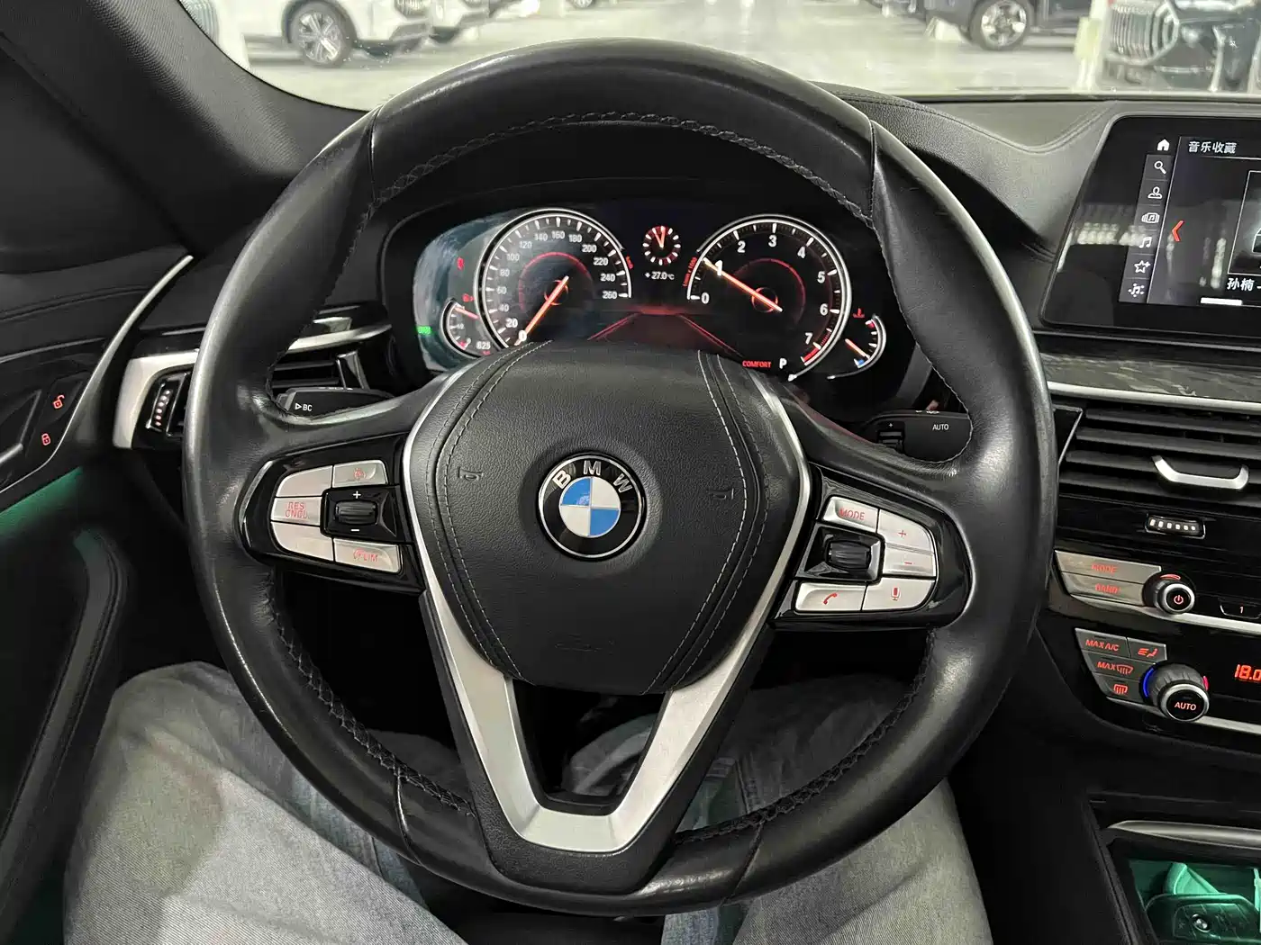 BMW 5 Series 2018 525Li M Sport Package фото 10