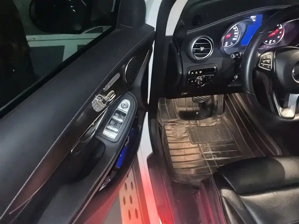Mercedes-Benz GLC 2016 GLC 300 4MATIC Dynamic фото 14