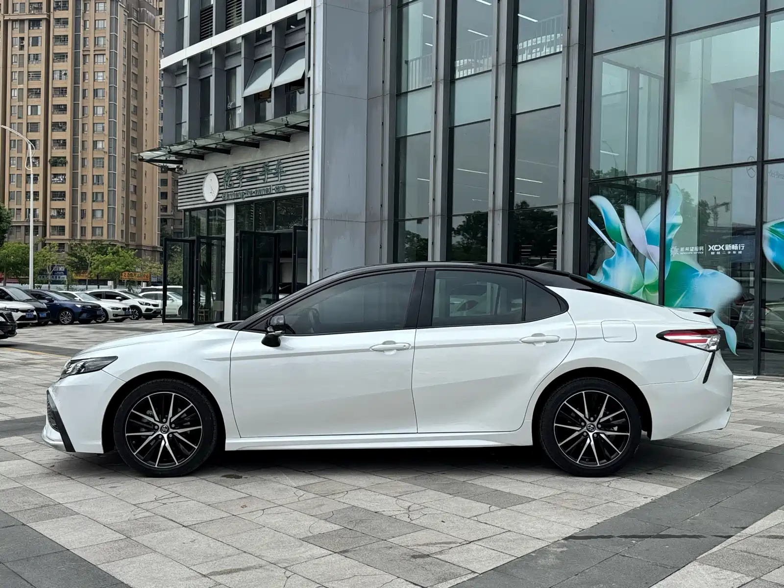 Фото 3 - Toyota Camry