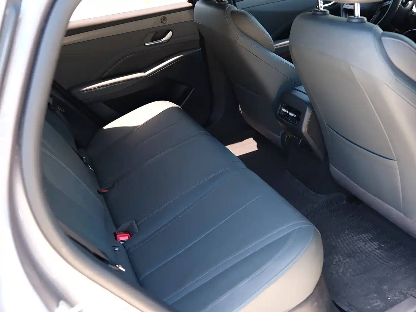BYD Qin PLUS 2025 DM-i Smart Drive 55KM Leader фото 9