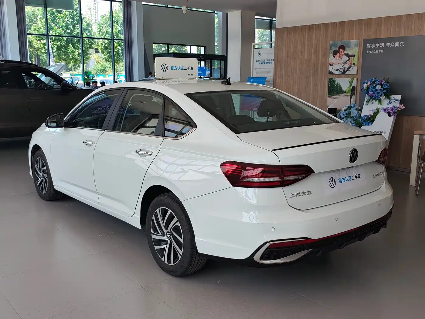 Volkswagen Lavida 2024 Model 300TSI DSG Starlight Leading Edition фото 19
