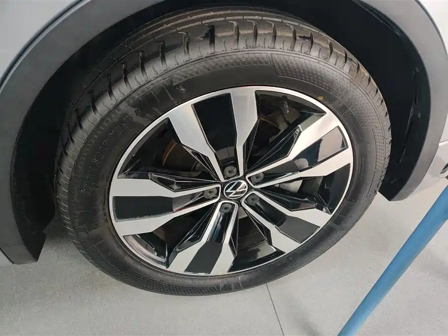 Volkswagen Tiguan L 2022 330TSI Auto 2WD R-Line Premium Edition фото 6
