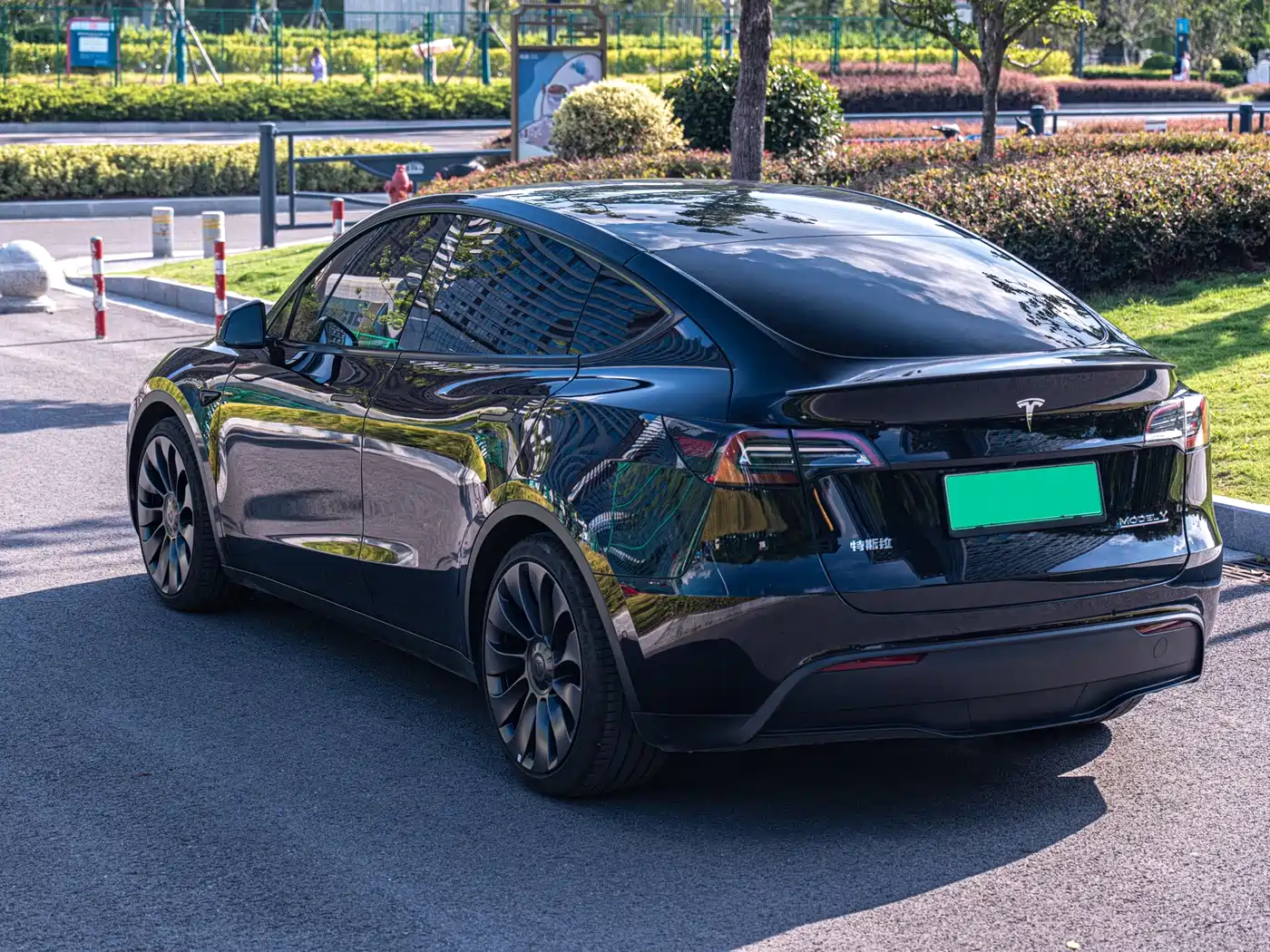 Photo 6 - Tesla Model Y