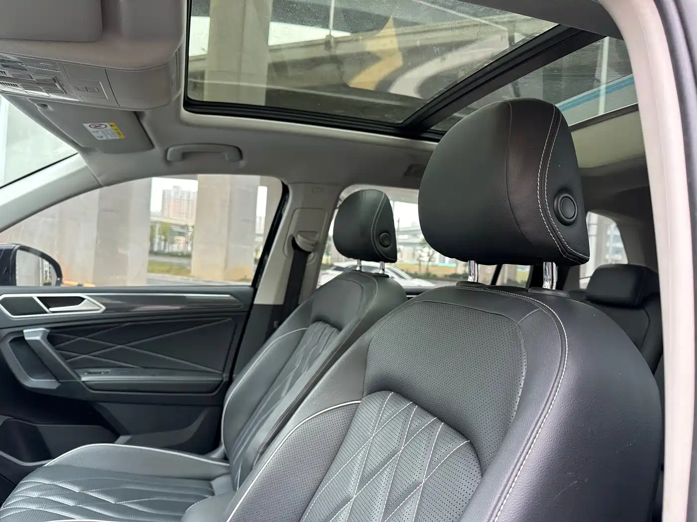 Volkswagen Tiguan L 2023 330TSI Auto 2WD R-Line Premium Edition фото 13