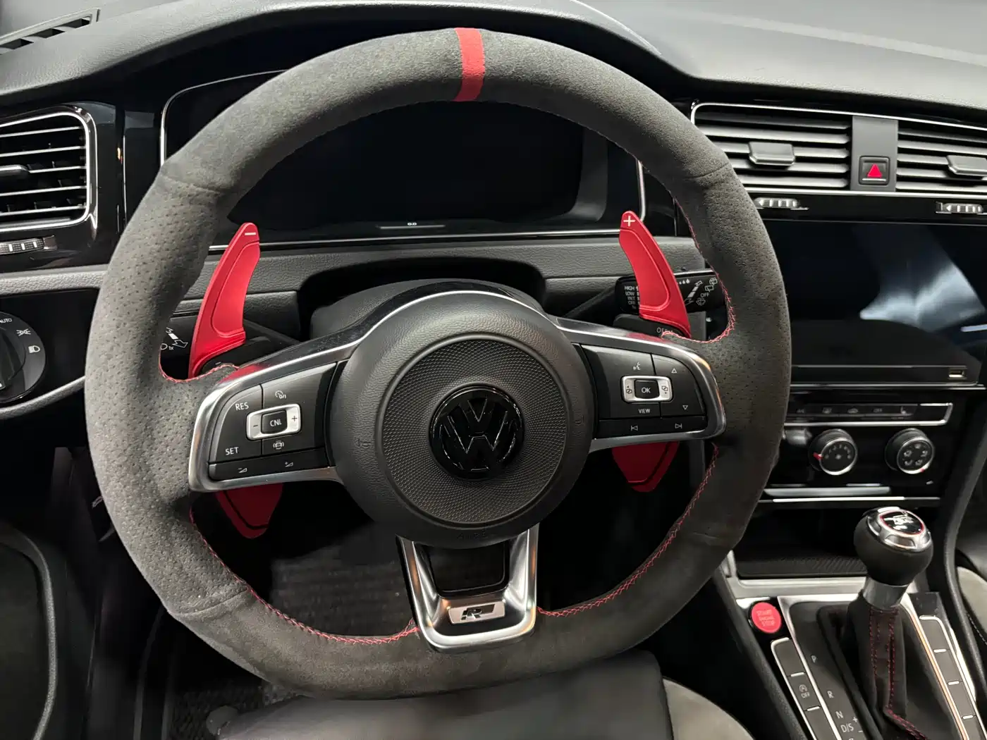 Volkswagen Golf 2020 Beloved Edition 280TSI DSG R-Line фото 10