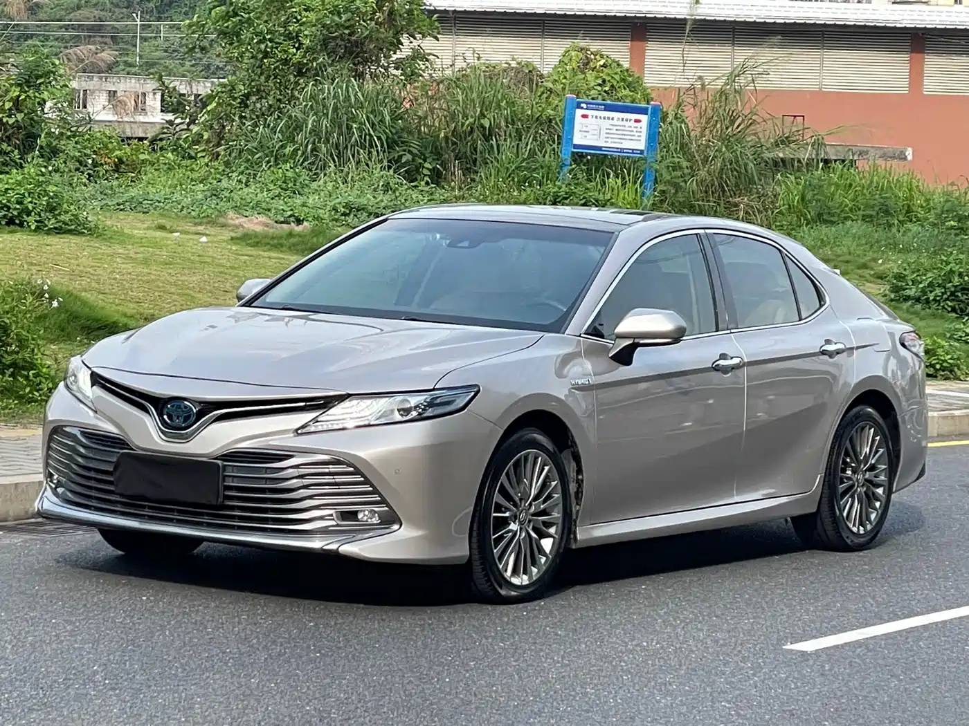 Toyota Camry 2019 Hybrid 2.5HG Luxury Edition China V