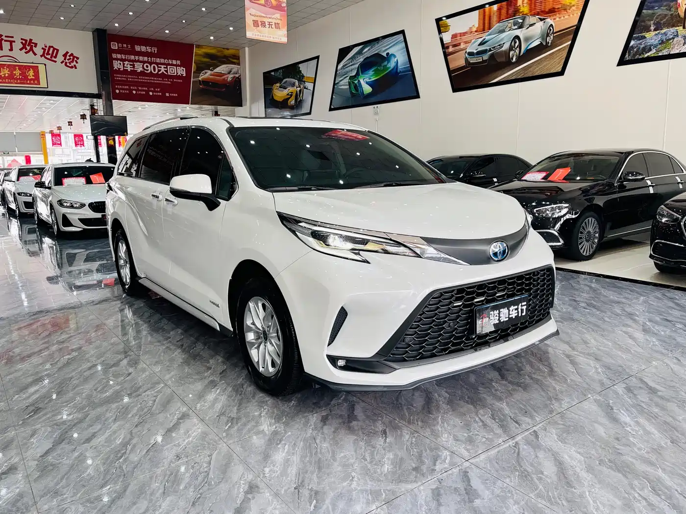 Toyota Granvia 2023 2.5L Hybrid Comfort Edition фото 3