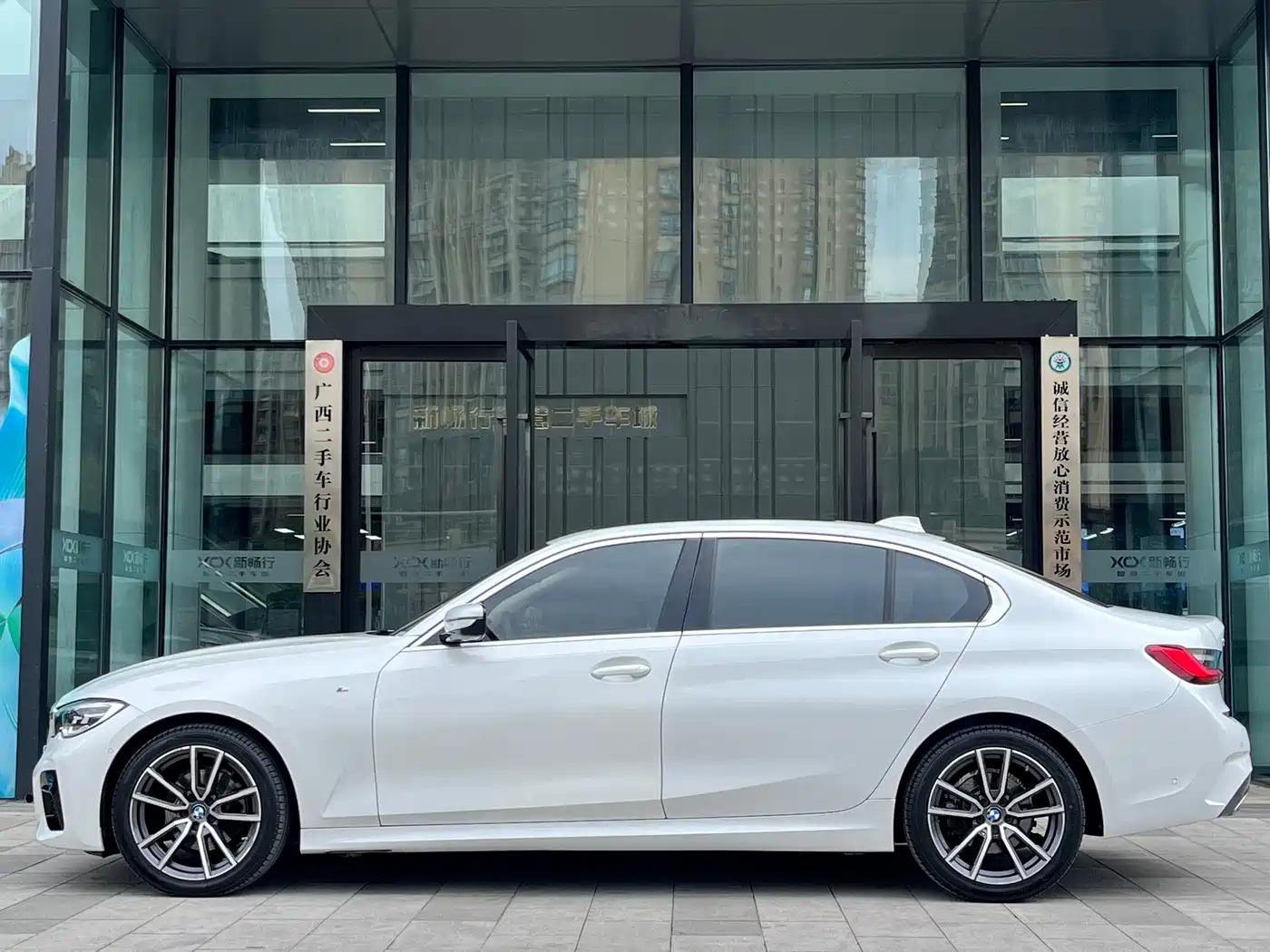 BMW 3 Series 2020 325Li M Sport Package фото 8