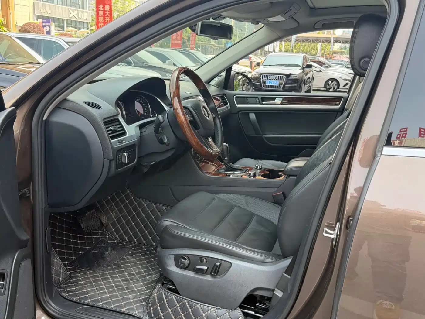 Volkswagen Touareg 2011 3.0TDI Diesel Comfort фото 4
