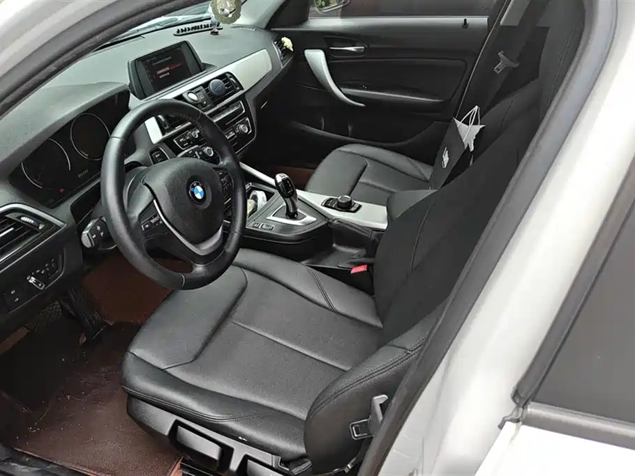 BMW 1 Series (Import) 2018 118i Leading фото 9