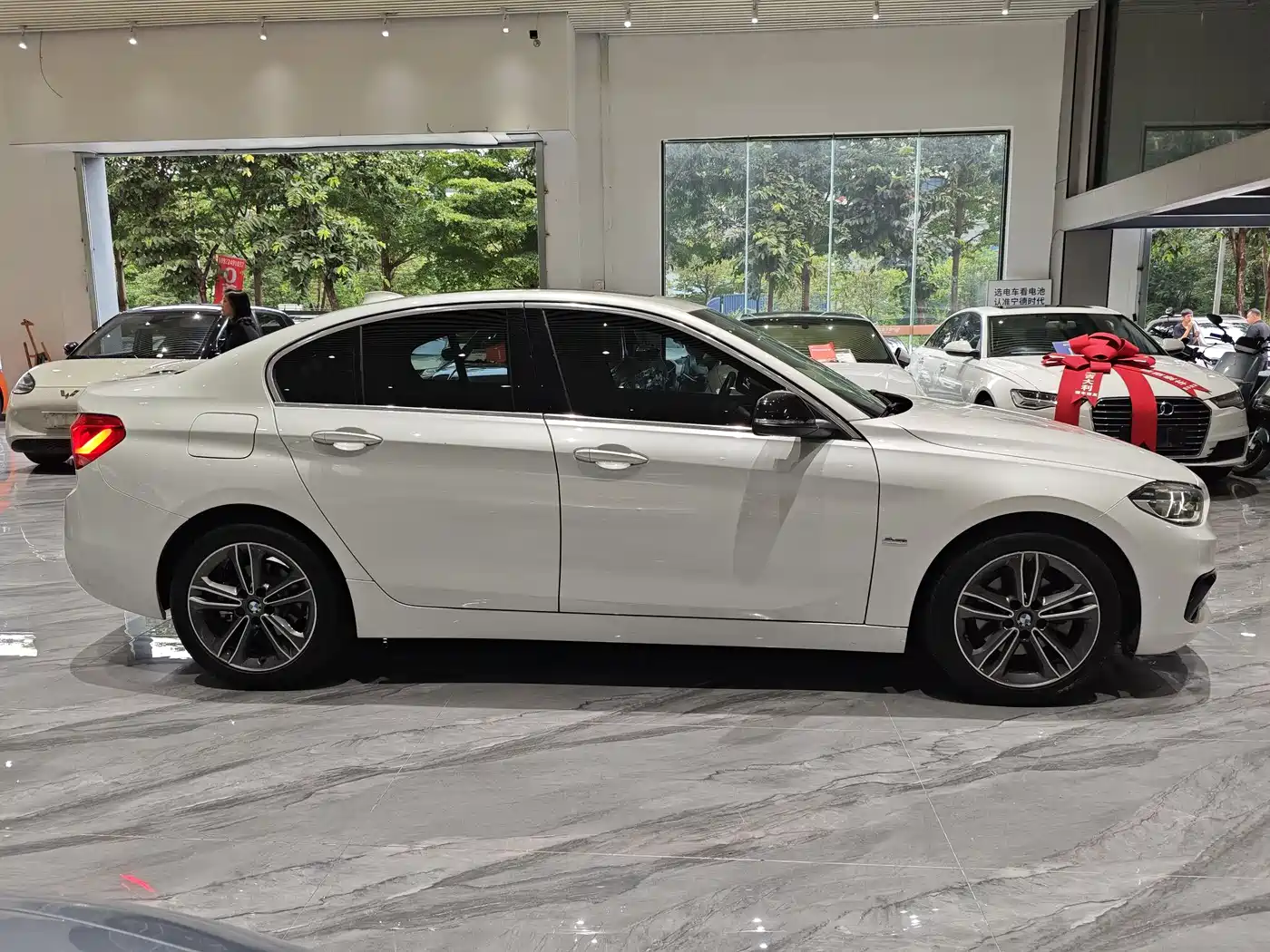BMW 1 Series 2017 118i Sport фото 4