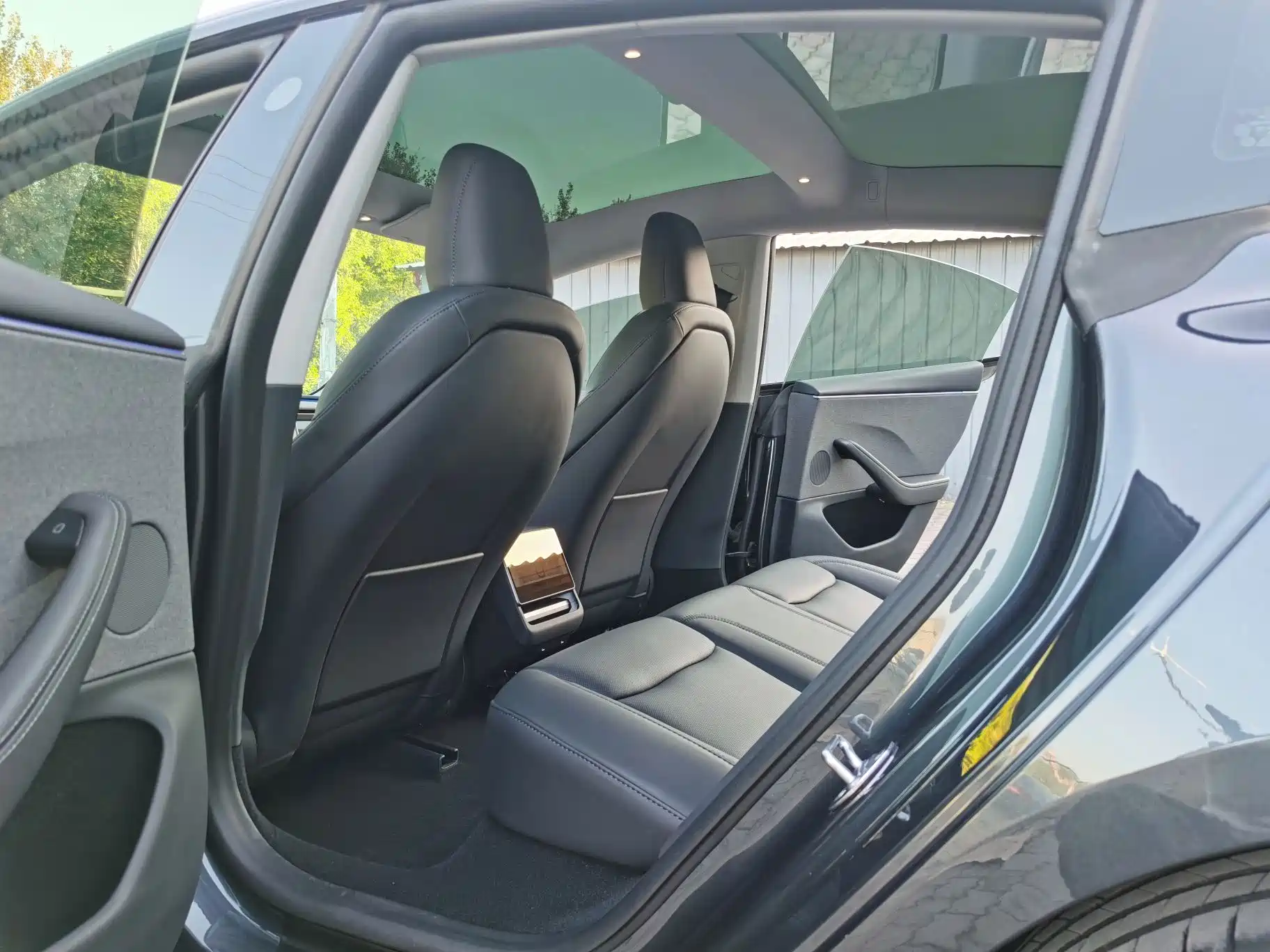 Фото 10 - Tesla Model 3