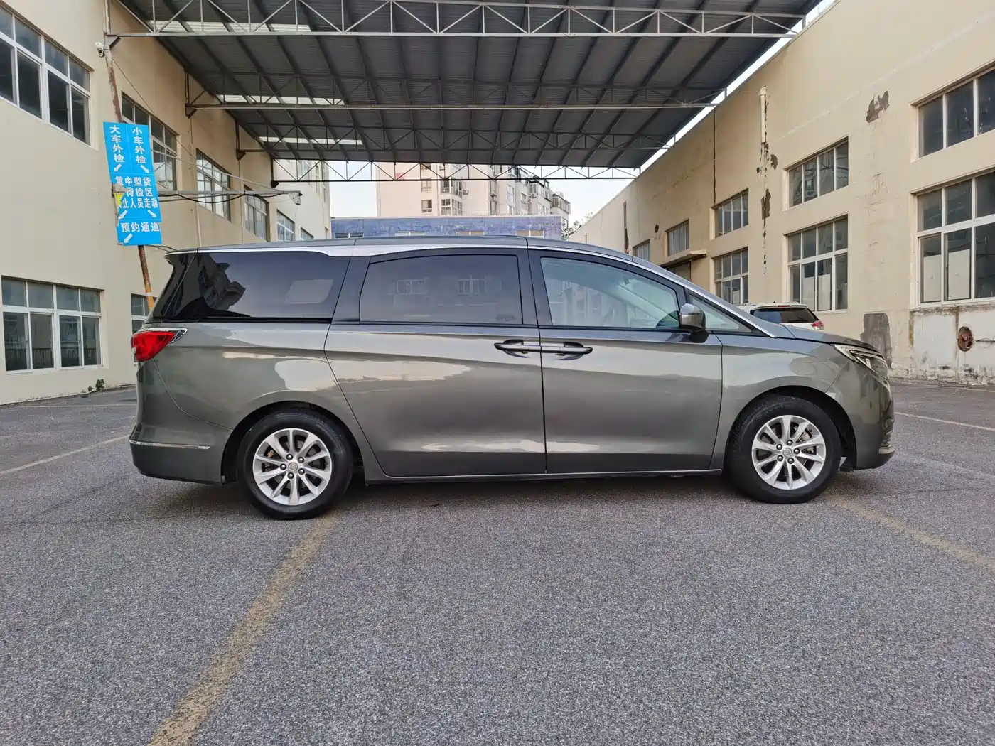 Buick GL8 2017 ES 28T Comfort Type China V фото 4