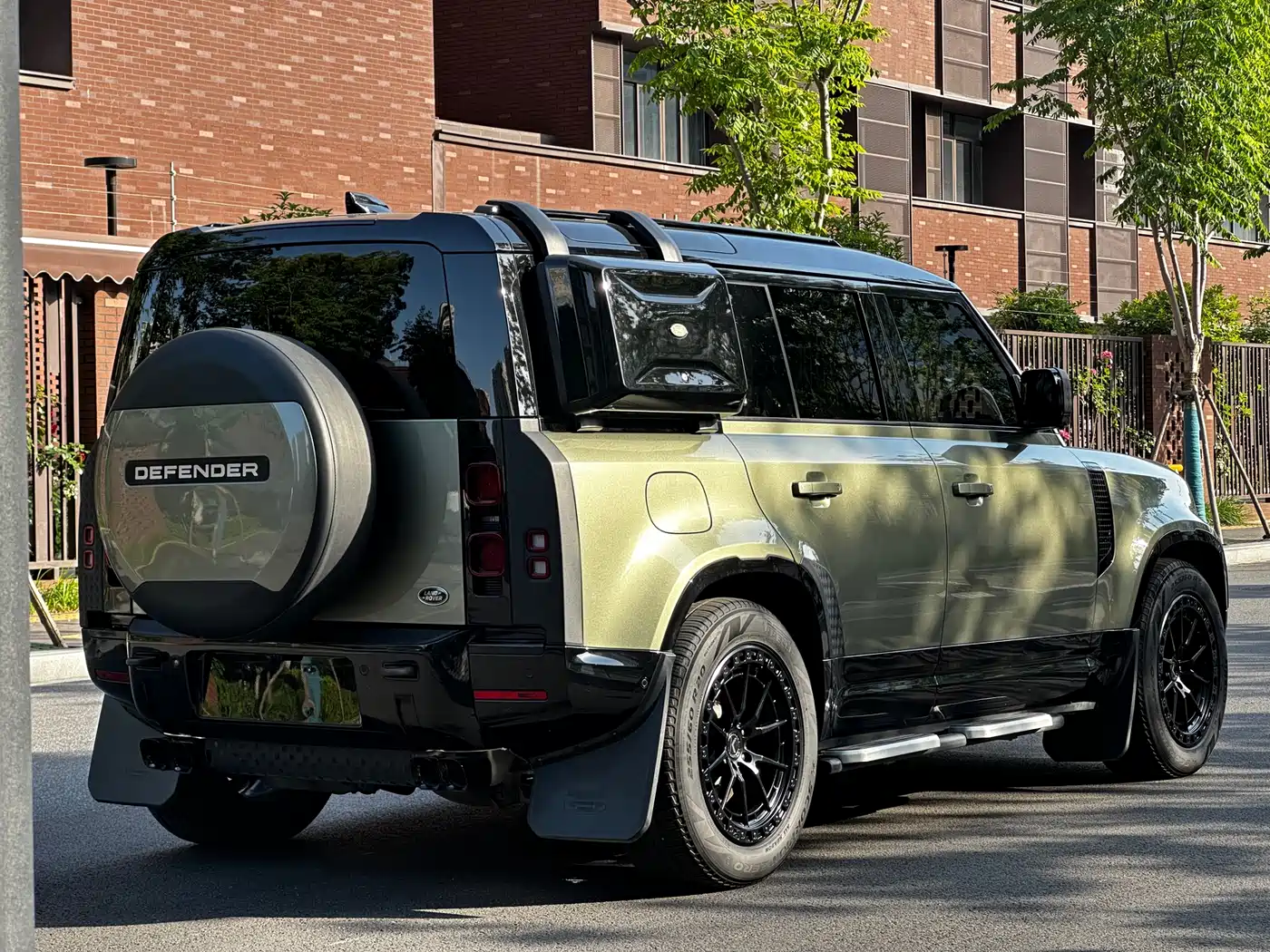 Land Rover Defender 2023 Facelift 110 3.0T P400 X-DYNAMIC HSE фото 7