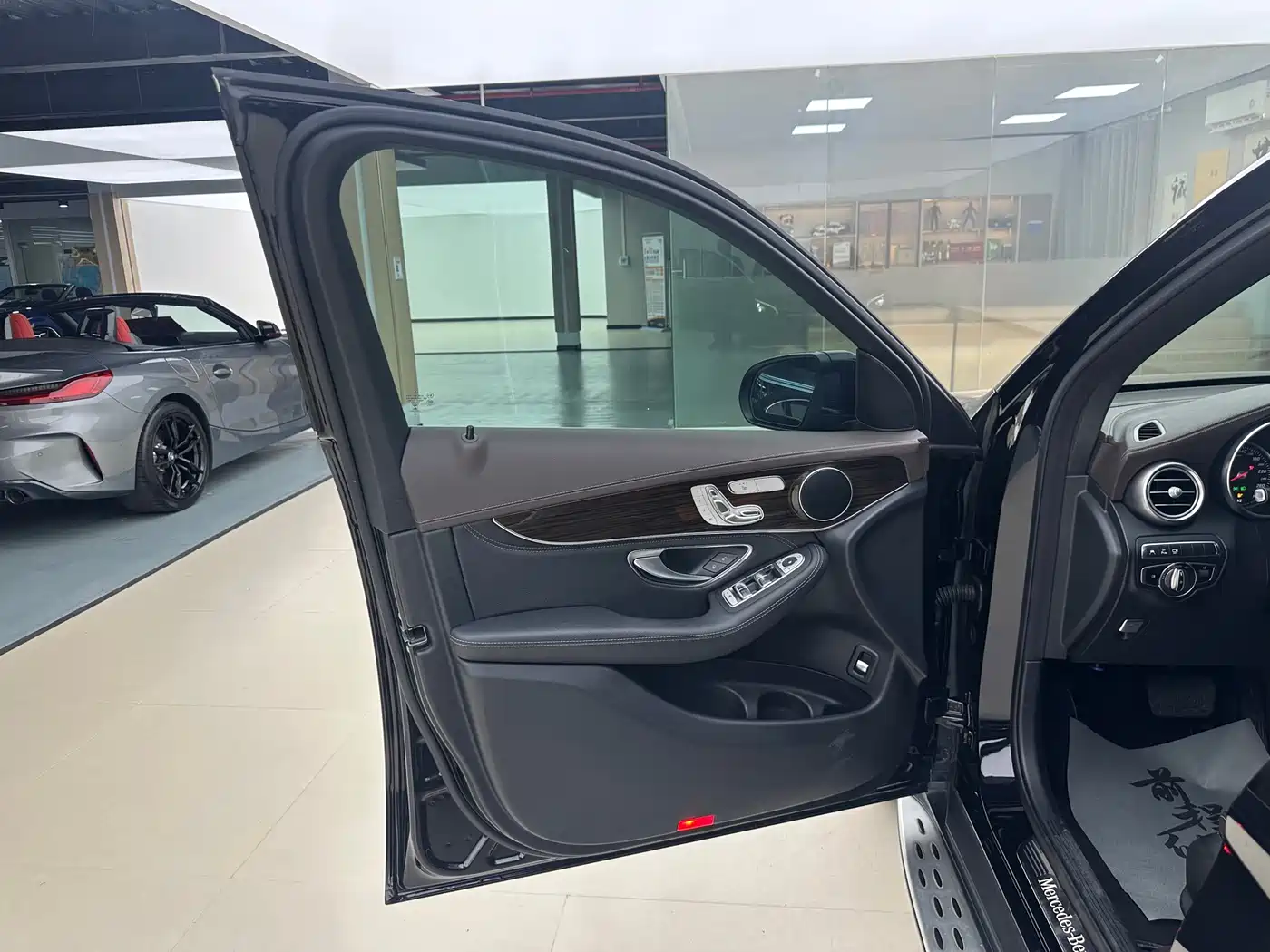 Mercedes-Benz GLC 2019 Facelift GLC 260 L 4MATIC Luxury фото 12