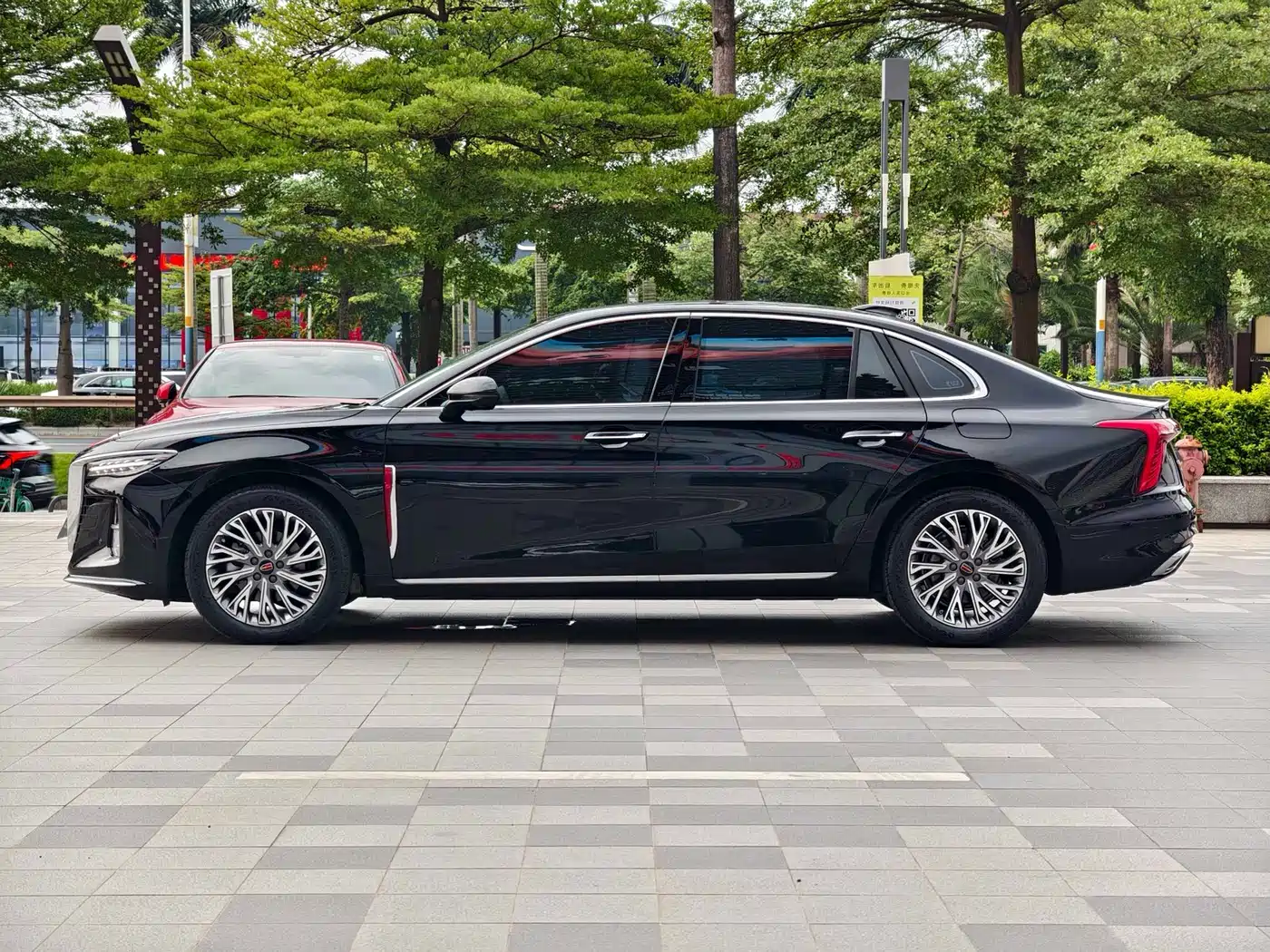 Hongqi H5 2023 2.0T Auto Smart Connect Flag Comfort фото 8