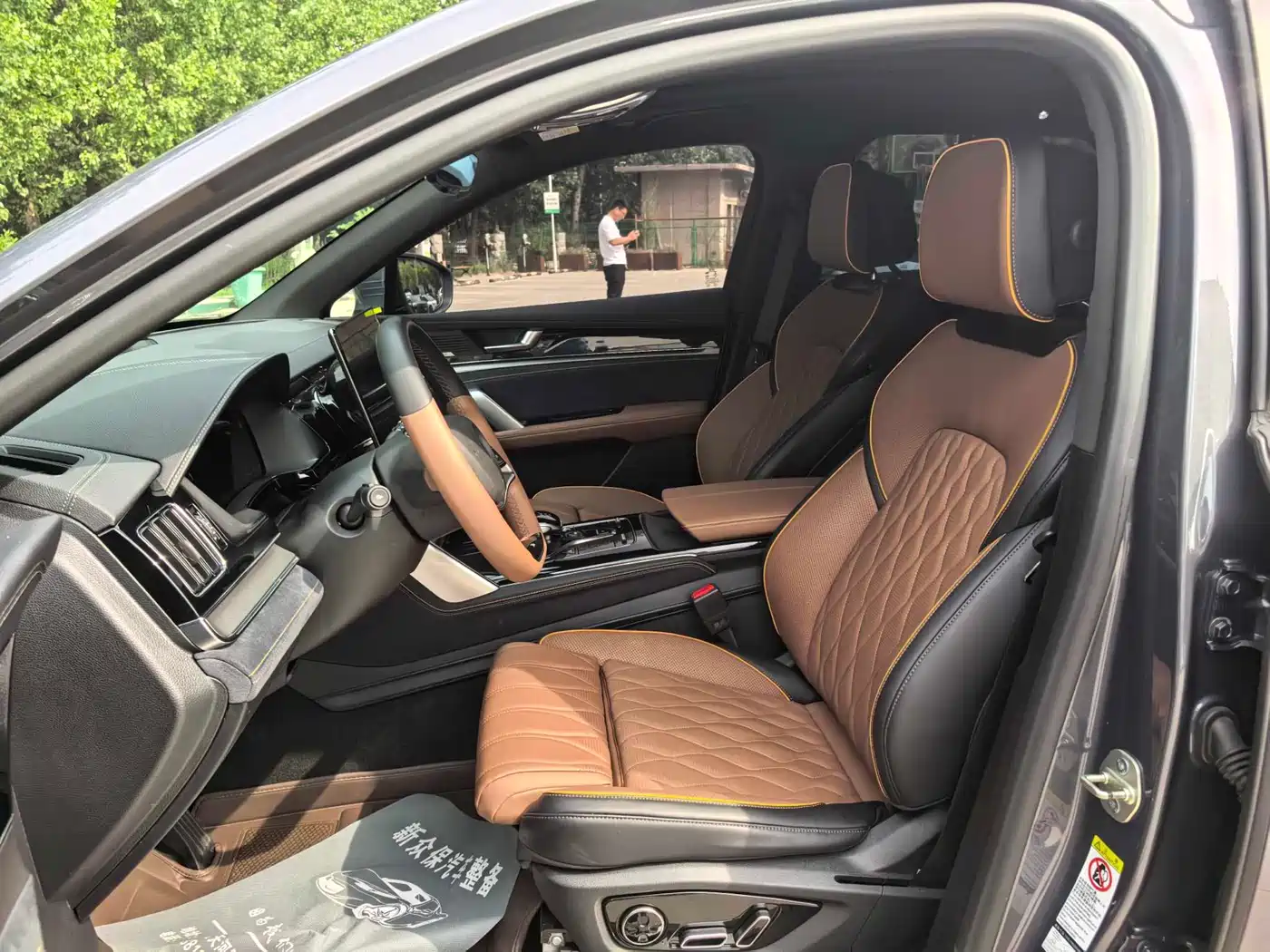BYD Tang New Energy 2021 DM-i 112KM Honor фото 9