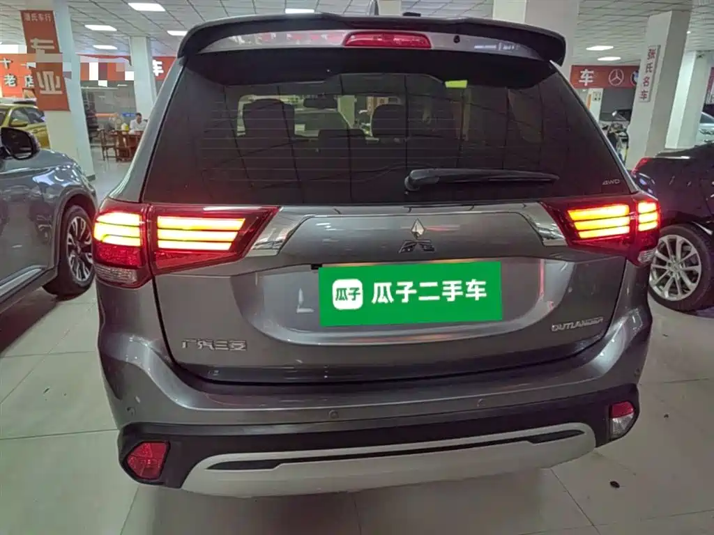 MITSUBISHI OUTLANDER