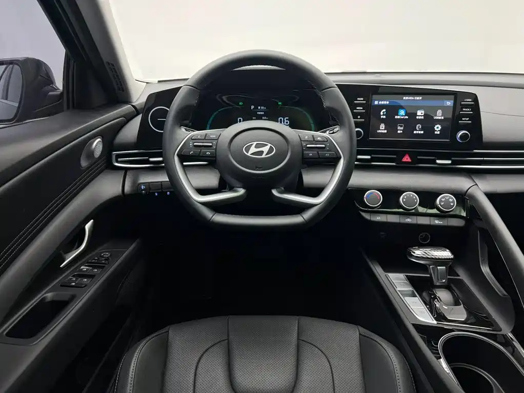 Photo 22 - Hyundai Elantra