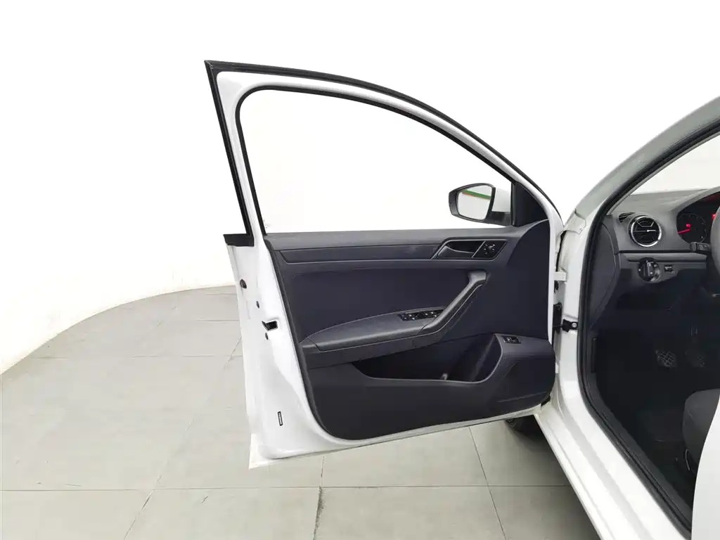 Volkswagen Jetta 2019 Dream Edition 1.5L Manual Fashion фото 8