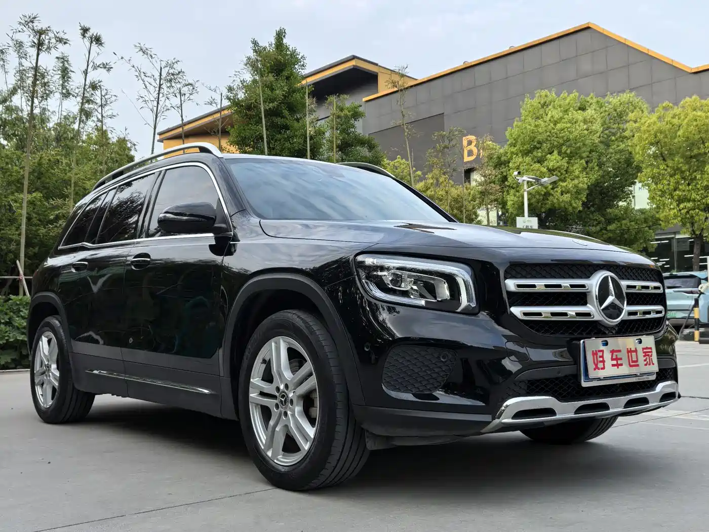MERCEDES-BENZ GLB