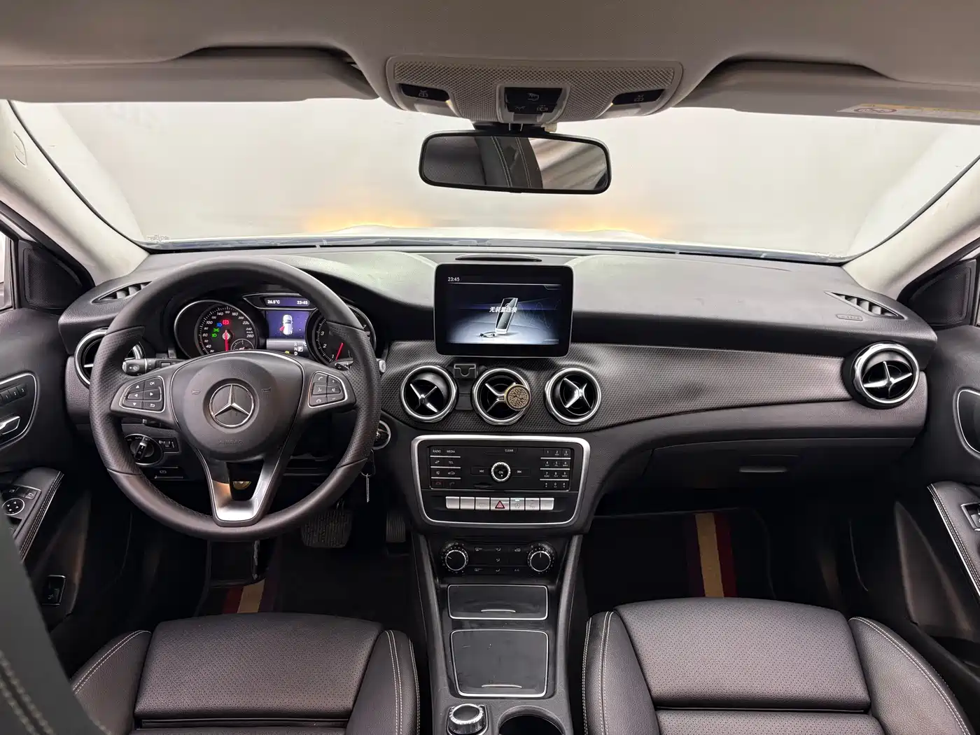 Mercedes-Benz GLA 2018 GLA 200 Dynamic фото 12