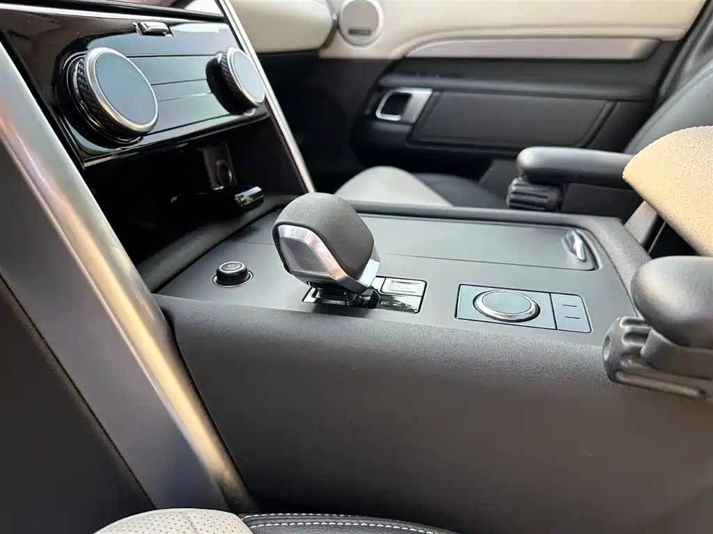 Land Rover Discovery 2021 360PS R-Dynamic SE фото 15