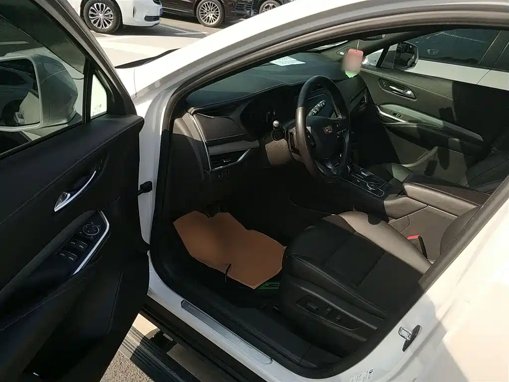 Cadillac XT4 2018 28T FWD Leading Edition фото 12