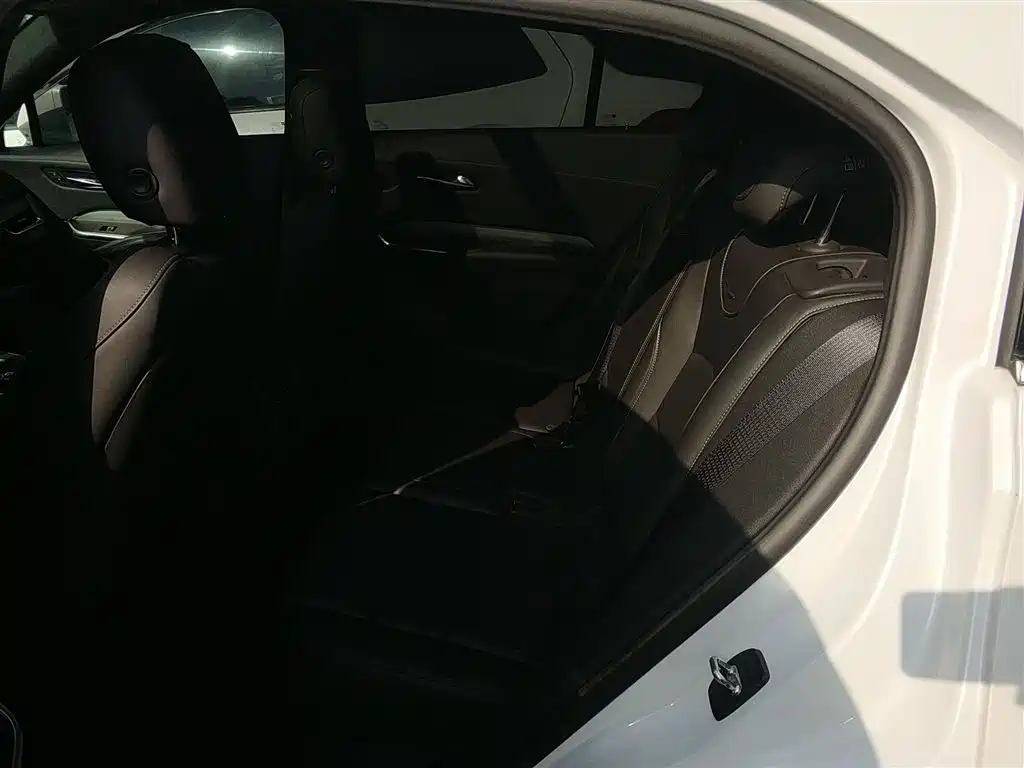 Cadillac XT4 2018 28T FWD Leading Edition фото 13