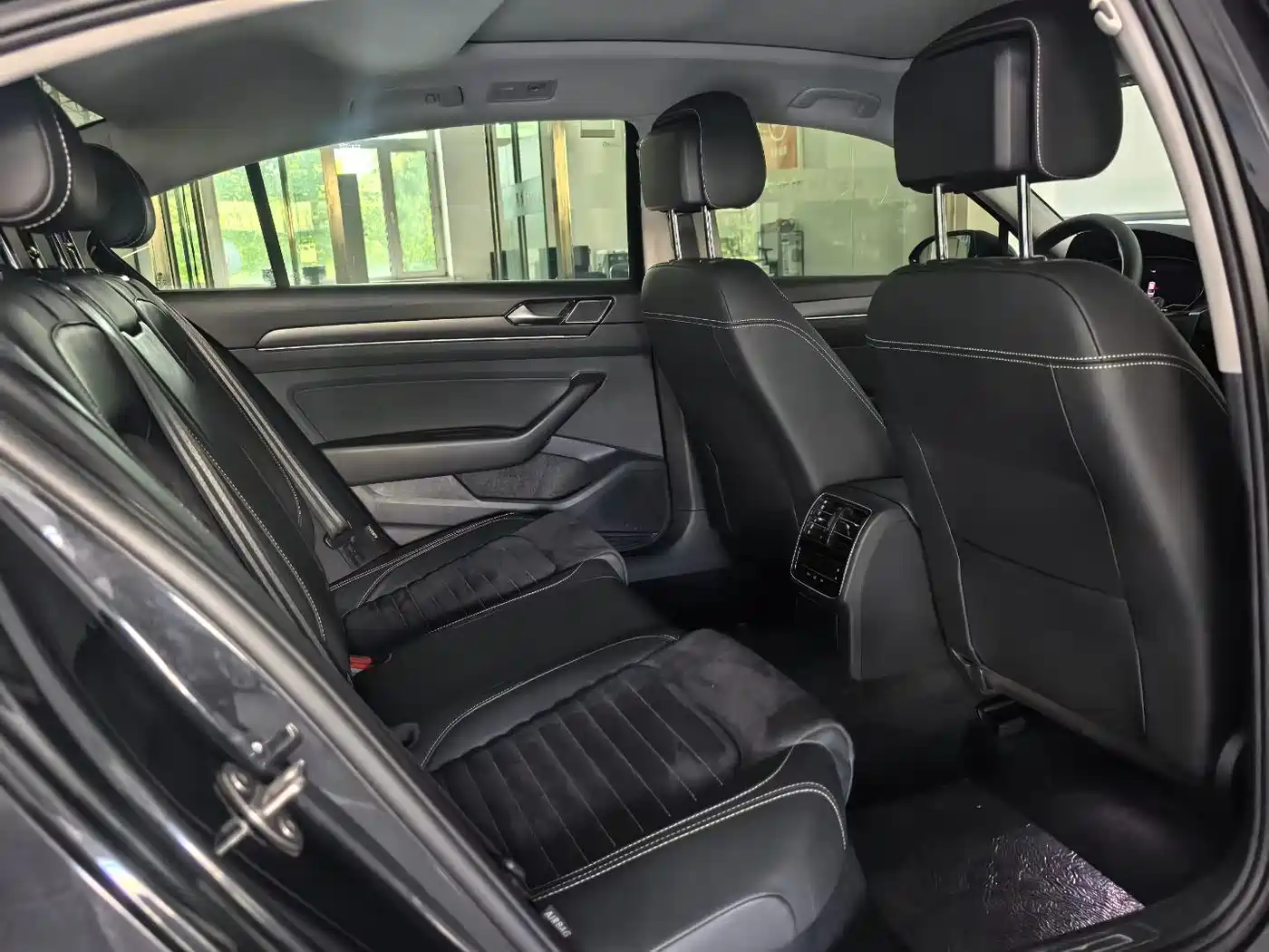 Volkswagen Magotan 2021 330TSI DSG 30th Anniversary Edition фото 9