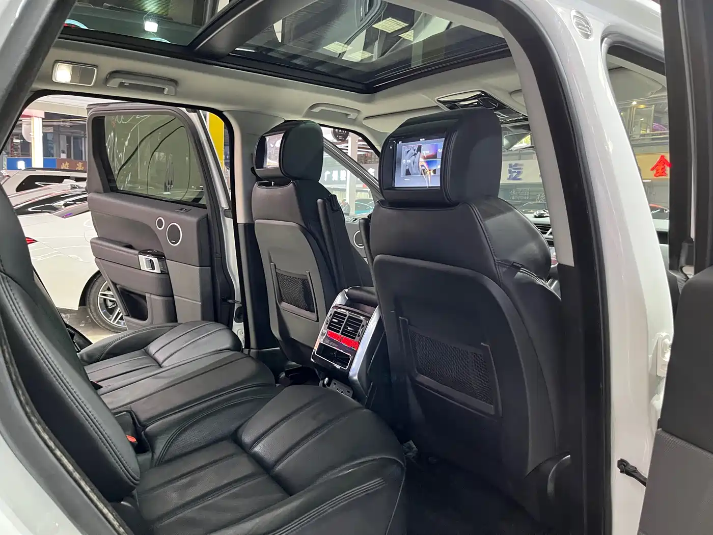 Land Rover Range Rover Sport 2017 3.0 SC V6 HSE фото 24