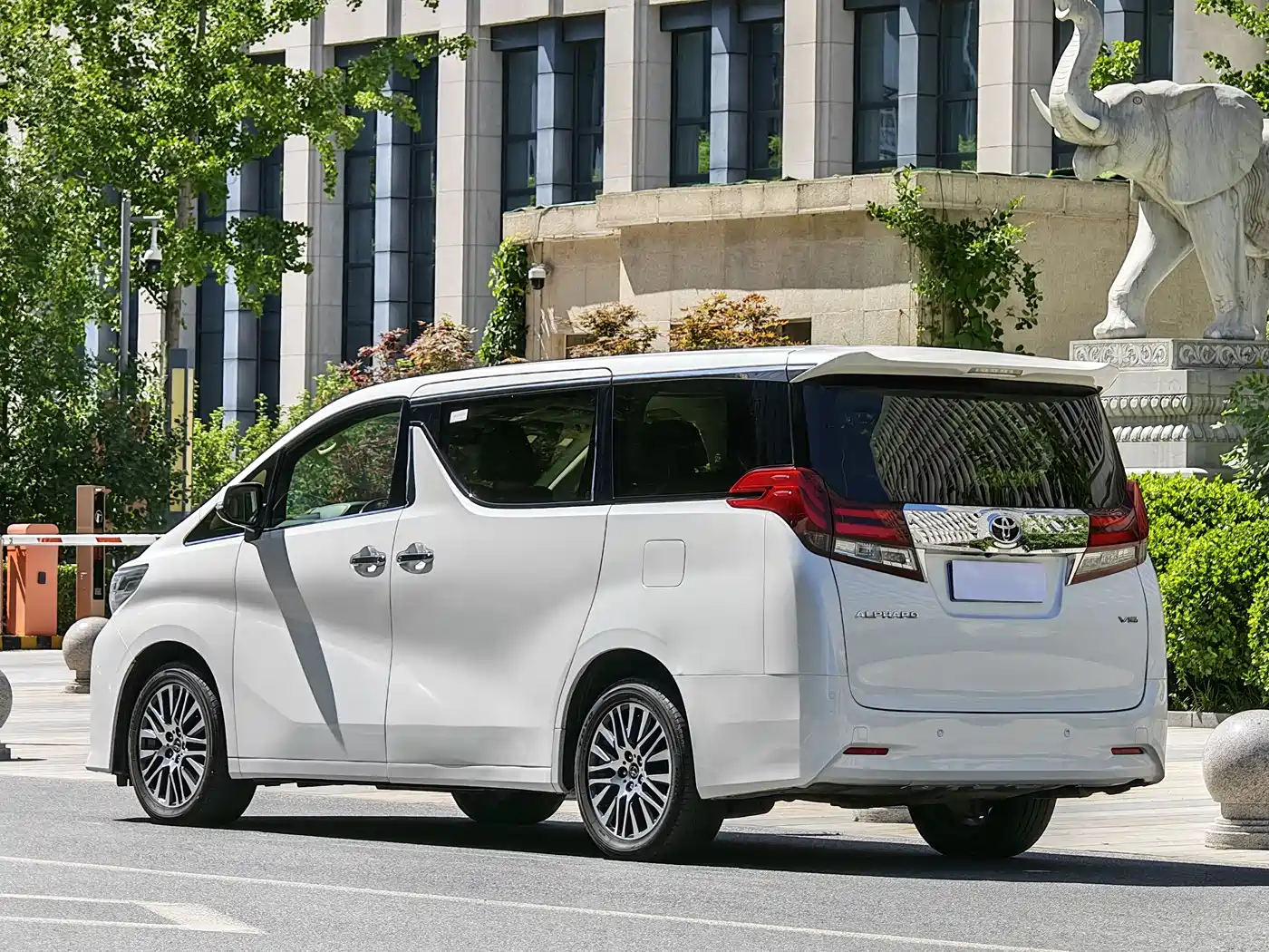 Toyota Alphard 2015 3.5L Luxury Edition фото 3