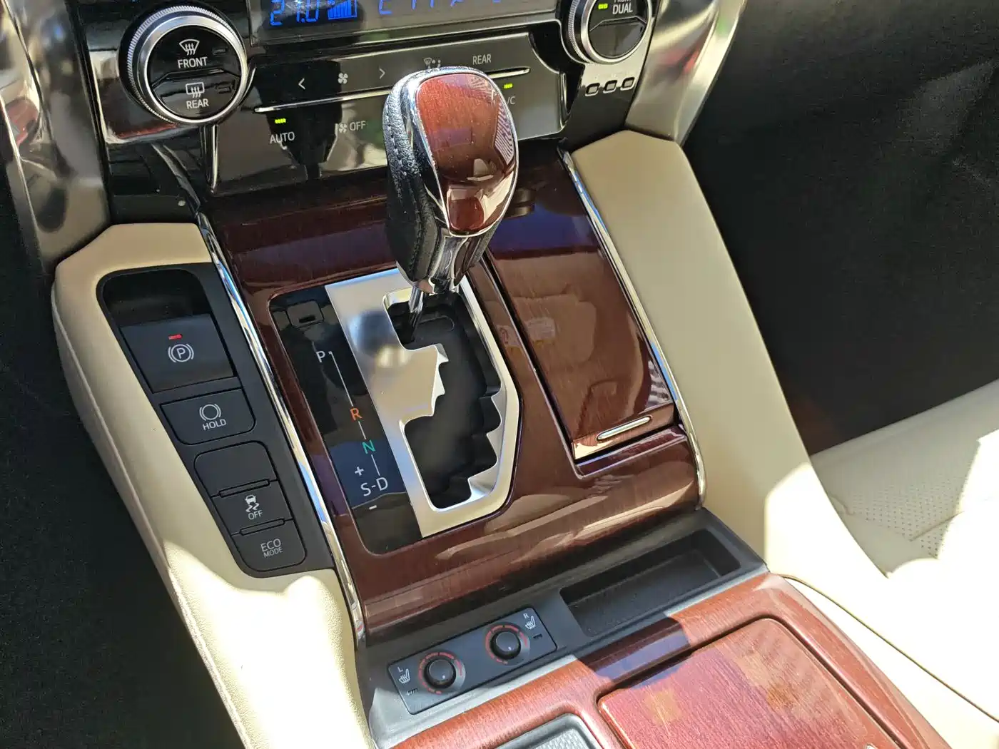 Toyota Alphard 2015 3.5L Luxury Edition фото 24