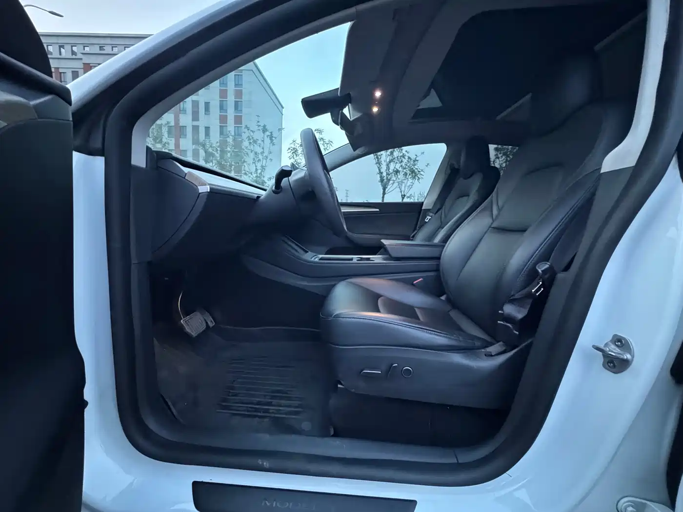 Photo 4 - Tesla Model Y