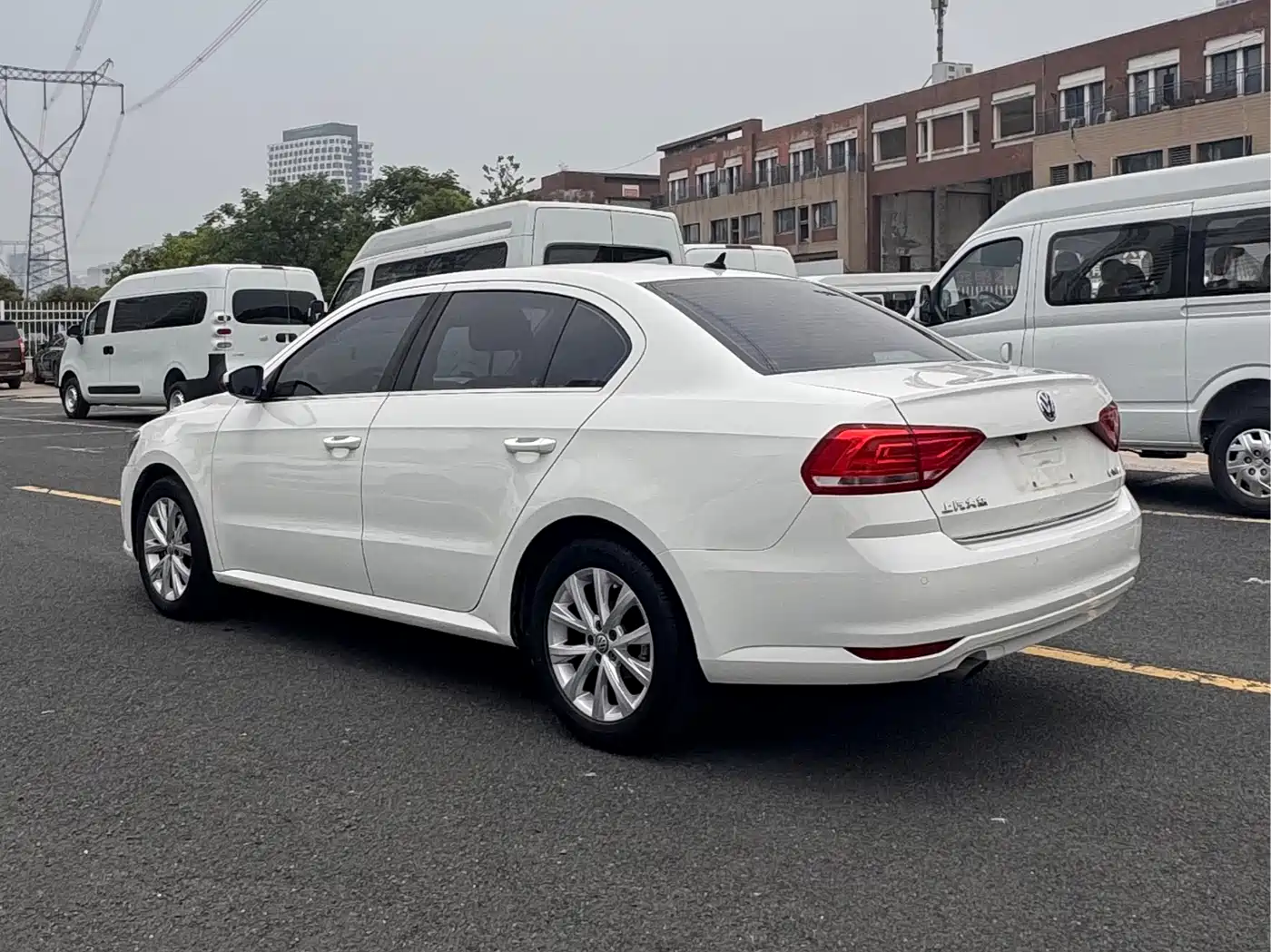 Volkswagen Lavida 2015 1.6L Automatic Comfort Edition фото 6