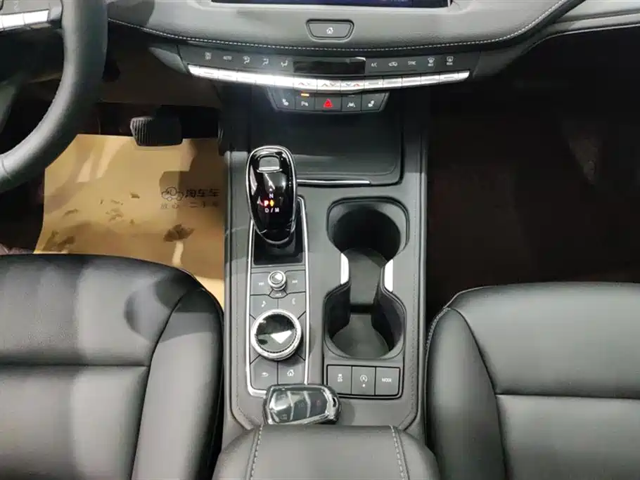 Cadillac XT4 2022 28T FWD Luxury фото 16