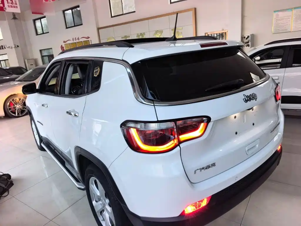 Фото 5 - Jeep Compass