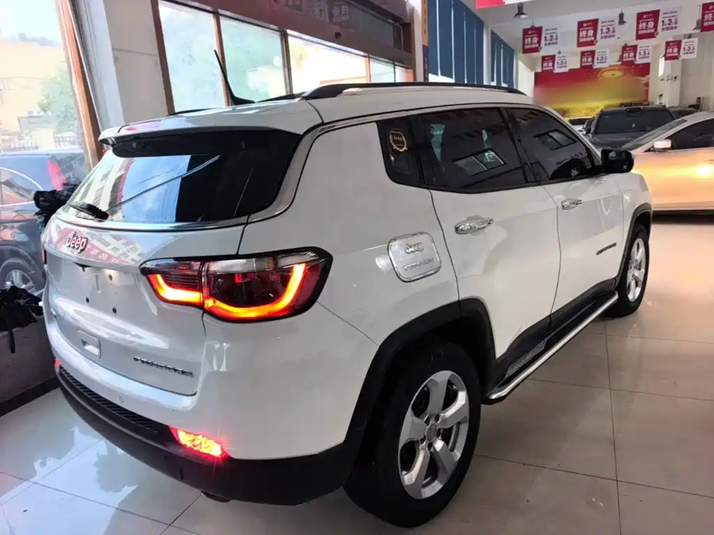 Фото 7 - Jeep Compass