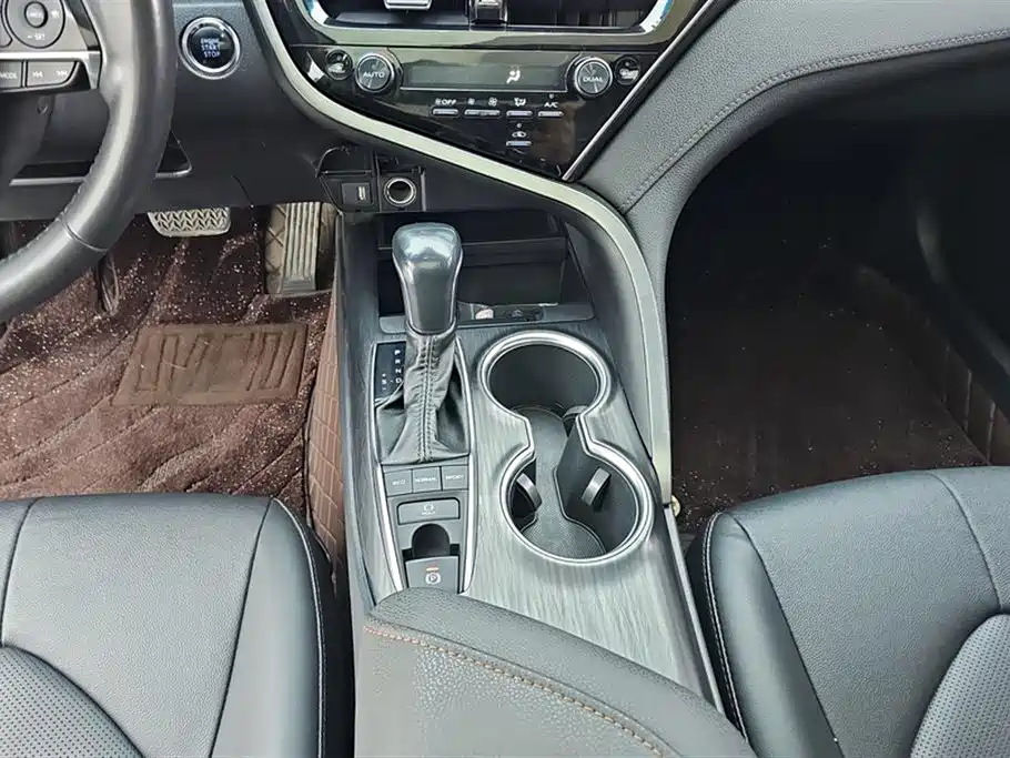 Toyota Camry 2021 2.5G Luxury Edition фото 16