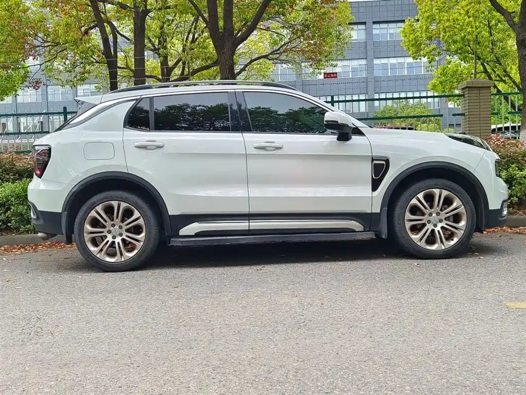 Lynk & Co 01 2017 2.0T 2WD Pro Version фото 5