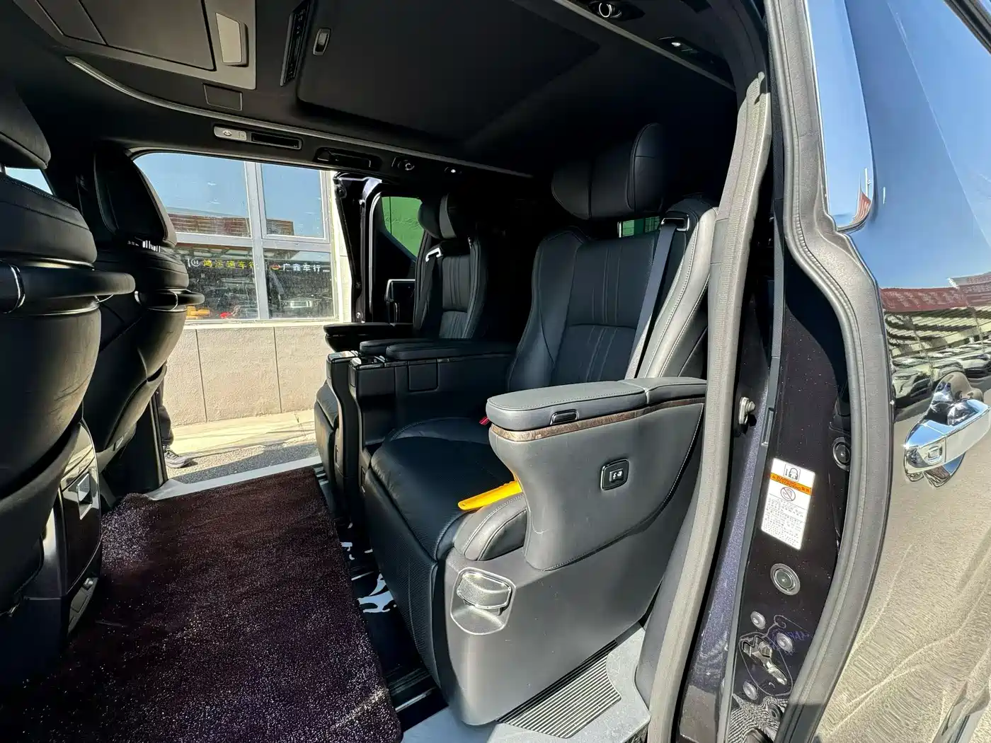 Toyota Alphard 2021 Hybrid 2.5L Ultimate фото 6
